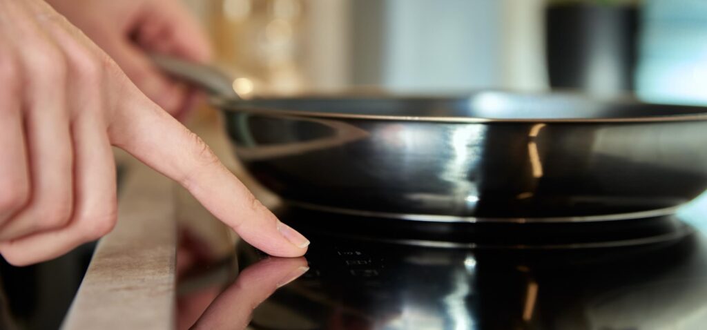 can induction cookware be used on an electric stove